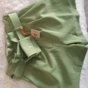 Green Italian short with belt with a small bag included